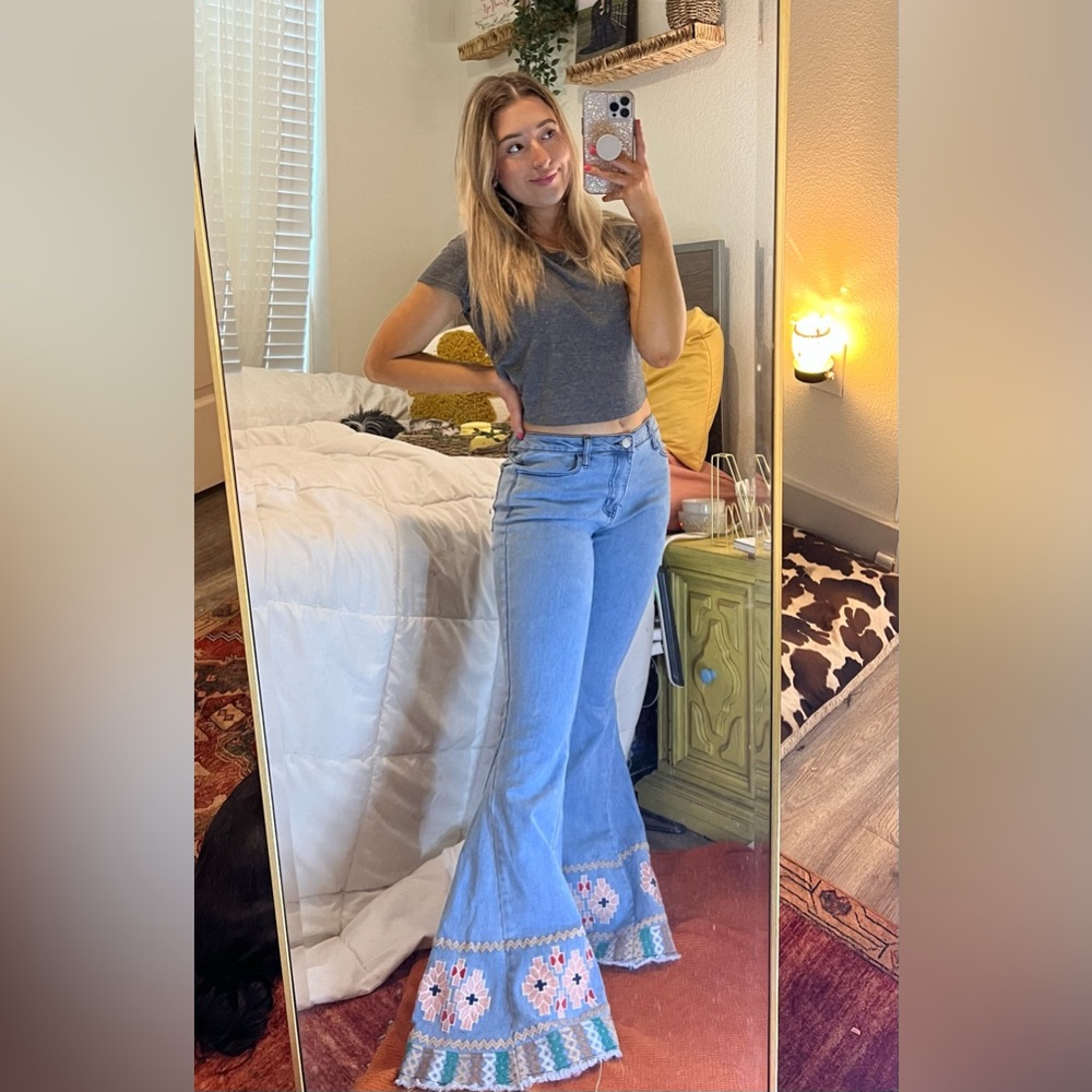 🌼DECORATED FLARES🌼
         WORN ONCE